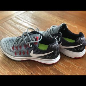 NIKE Zoom Pegasus 33